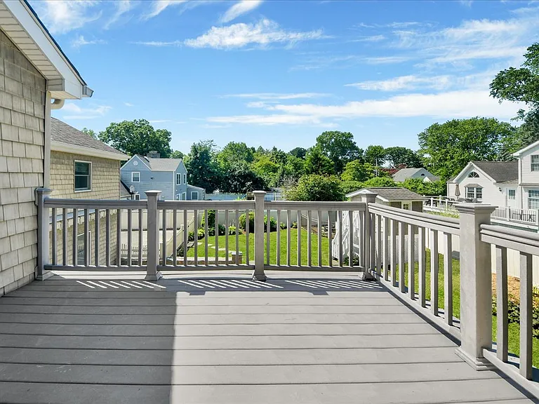 20 Plymouth Rd — Photo 30