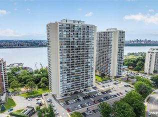 6 Horizon Rd APT 602, Fort Lee, NJ 07024