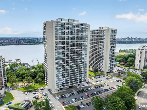 6 Horizon Rd APT 602, Fort Lee, NJ 07024