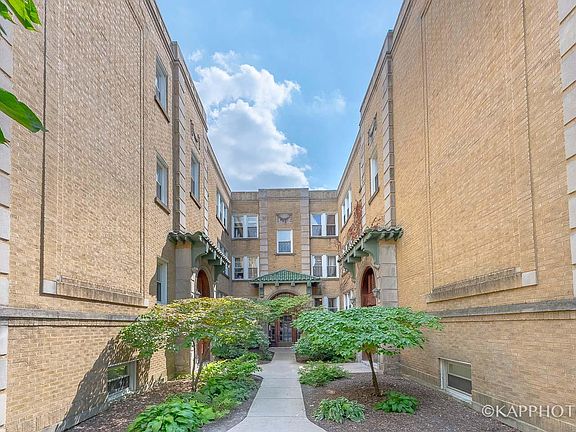 2nd image of 2863 W Leland Ave APT 1