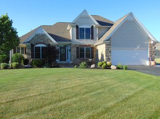 7352 Creekbend Dr, North Tonawanda, NY 14120