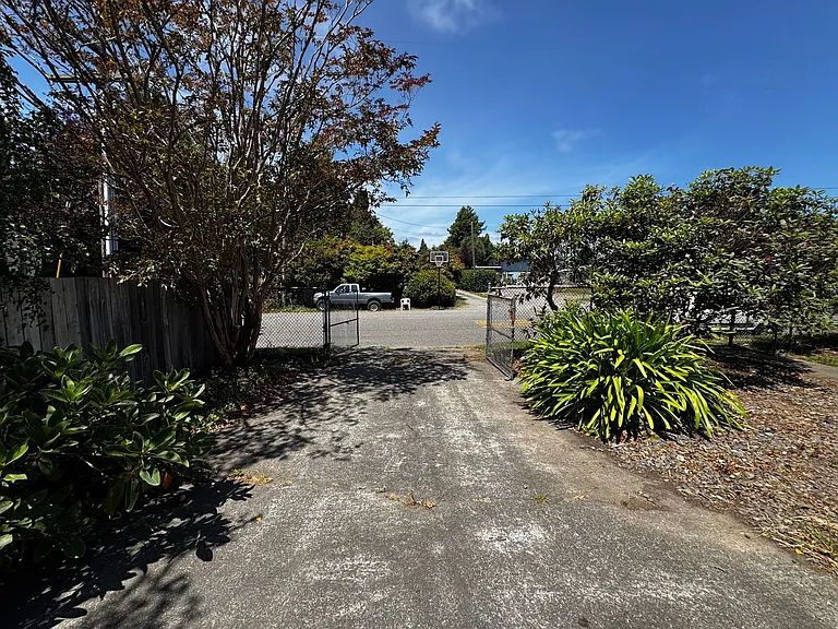 2026 Ridgewood Dr — Photo 19