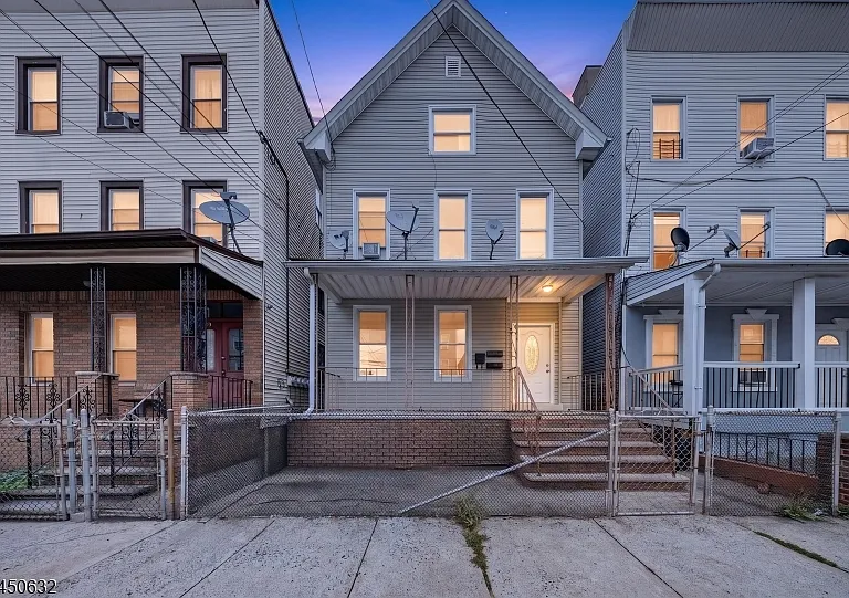 231 Clark Pl #1 — Photo 1