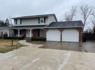 146 Hemlock Dr, Elyria, OH