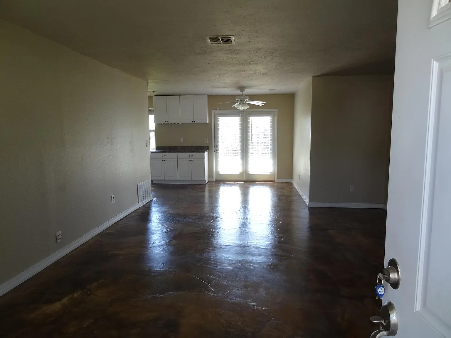 3 bed, 1550 sqft, $1,400 — Photo 2