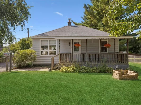 933 Tomahawk Trl, Round Lake Heights, IL 60073