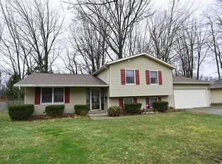 9552 Ponderosa Ln, Olmsted Falls, OH 44138