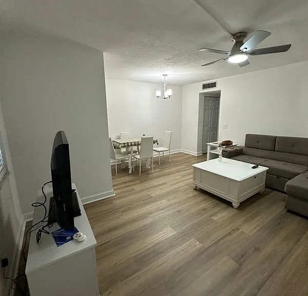 4700 Cove Cir #107 — Photo 5