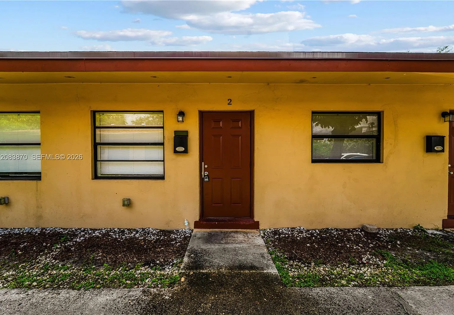 2 bed, 1.0 bath, 2079 sqft, $1,500 — Photo 1