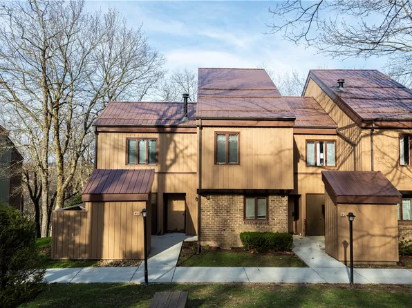 42 Mountain Villas Dr, Champion, PA 15622