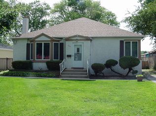 264 S Lake St, Grayslake, IL 60030