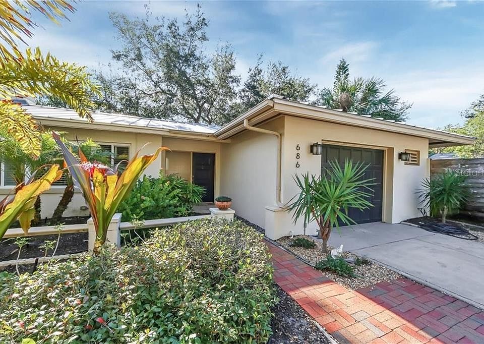 1st image of 686 Beverly Dr