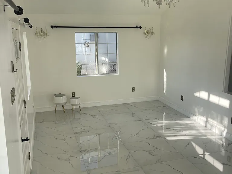 10512 Plainview Ave — Photo 5