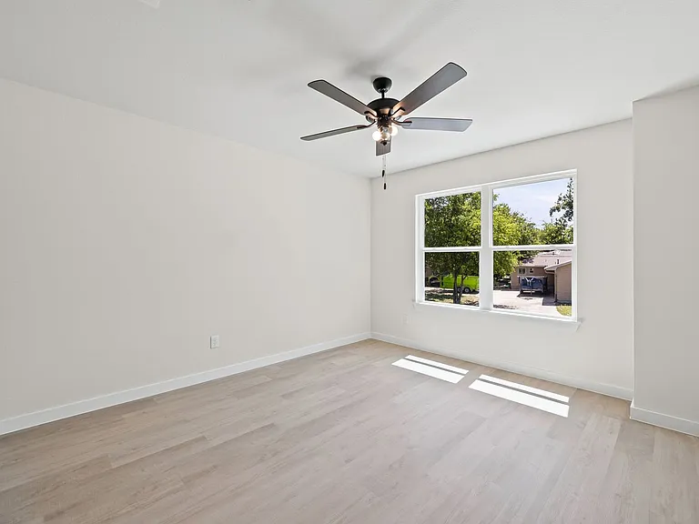 1407 S 5th St — Photo 20