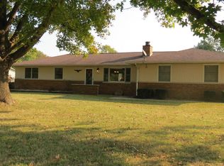 302 Lake Rd, De Soto, IL 62924