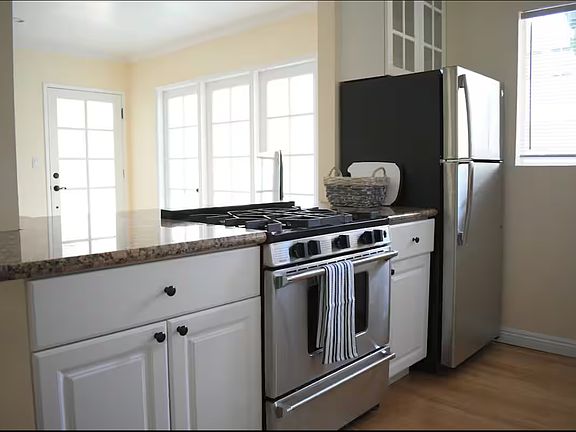 5th image of 1033 20th St #B