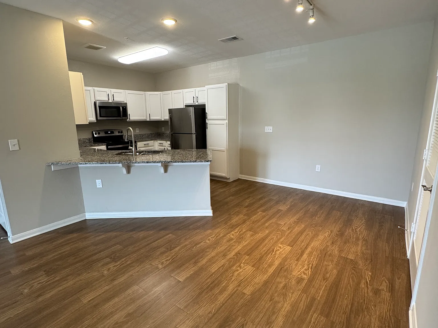 3 bed, 1312 sqft, $1,599 — Photo 2