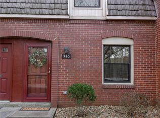 416 Country View Ct, Pittsburgh, PA 15205