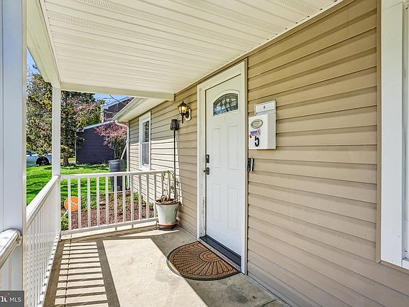 3rd image of 5 Middleton Ln