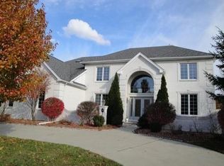 739 Lost Lakes Dr, Holland, OH 43528