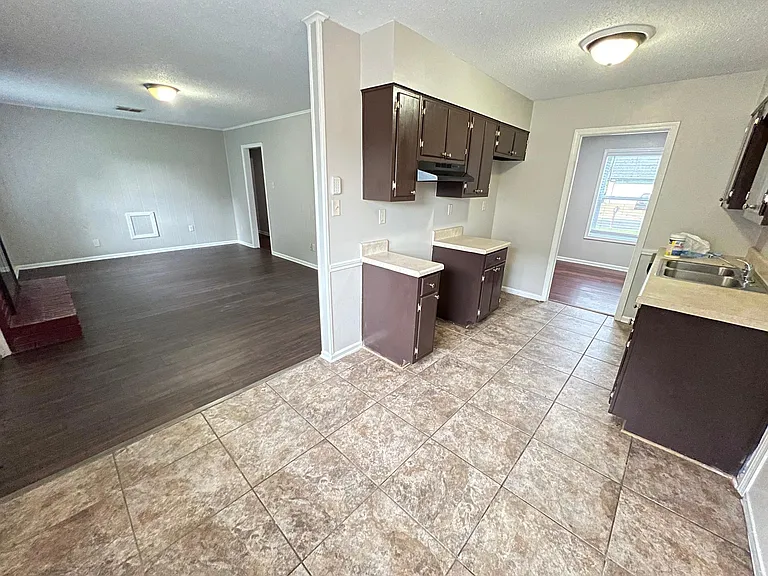 4231 Sunnyslope Dr — Photo 3
