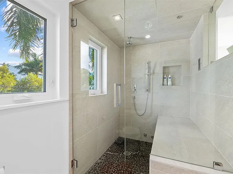 1024 Lenox Ave #4 — Photo 11