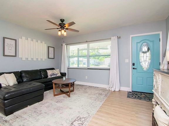 2nd image of 705 Lakeside Dr