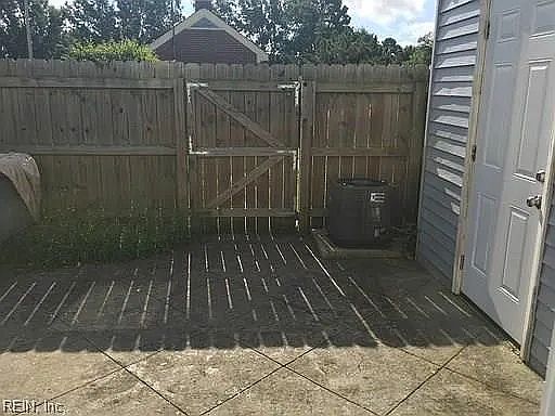 4th image of 1405 Wentworth Dr APT 102
