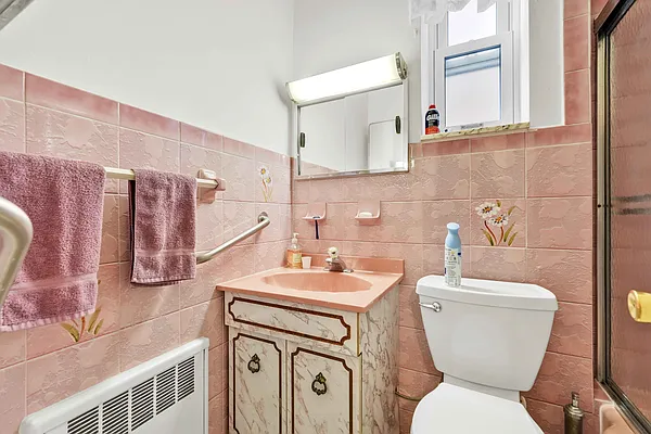 Bathroom, photo 1