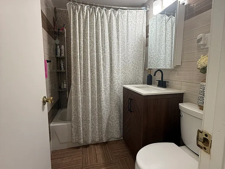 568 Hart St #1 — Photo 5