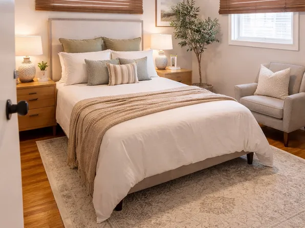 1015 Dartmoor Ave, Parma, OH 44134