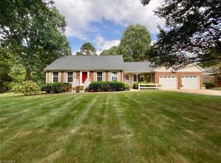 2215 Lakeshore Dr, Greensboro, NC 27407