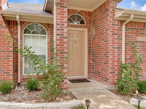 2nd image of 2528 Hidden Springs Dr