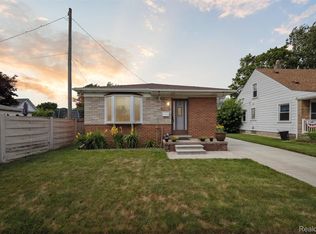 1092 Poplar Ct, Wyandotte, MI 48192