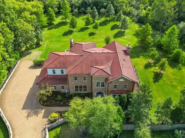 27 W Onwentsia Rd, Lake Forest, IL 60045