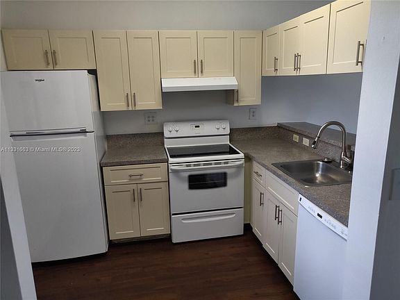 3rd image of 9947 Nob Hill Ln #9947