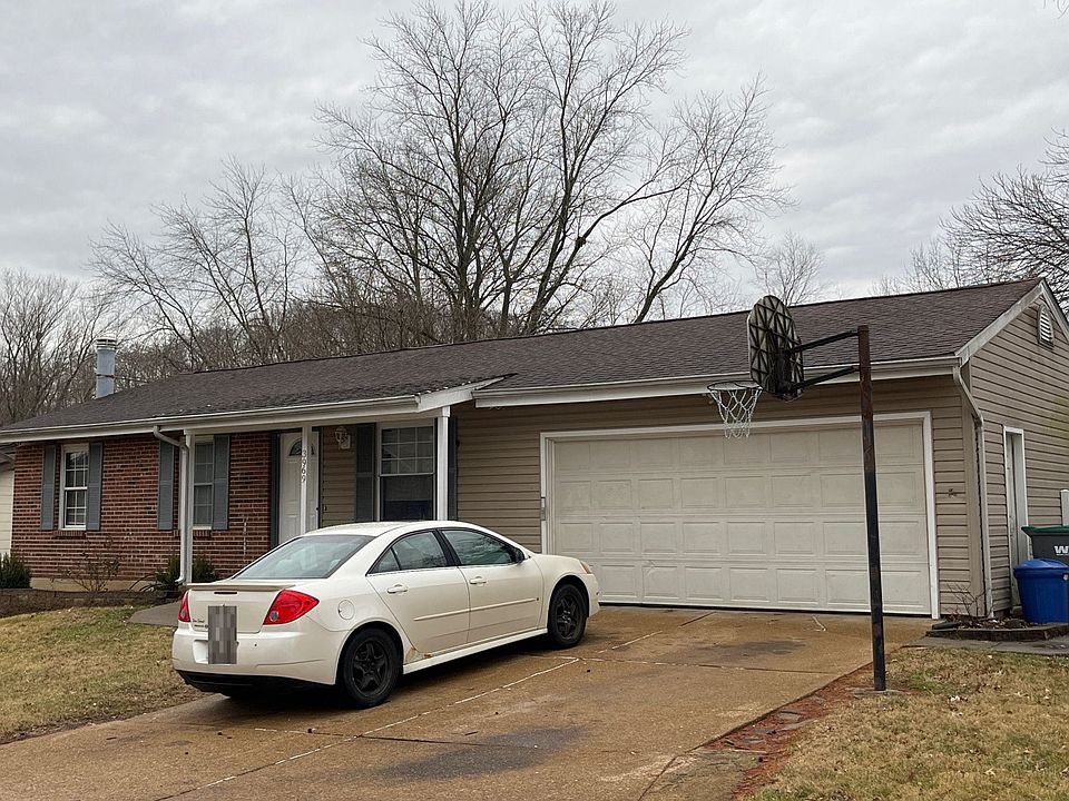 2nd image of 3969 Hawthorn Dr