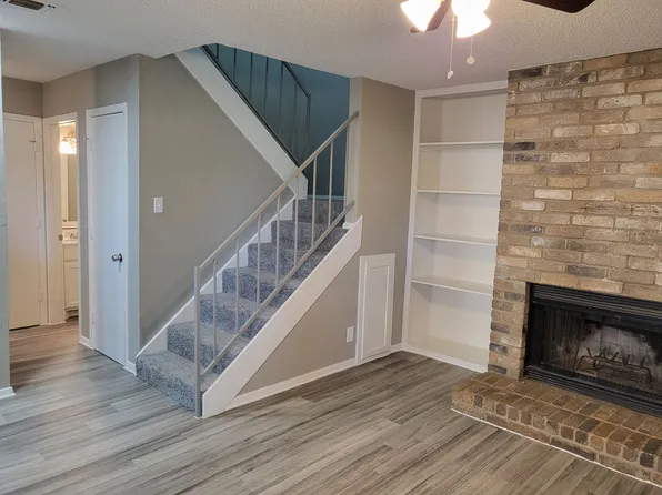 809A Treadwell Ct, Hurst, TX 76053