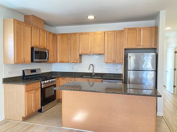 5th image of 4642 S Woodlawn Ave Unit 1s