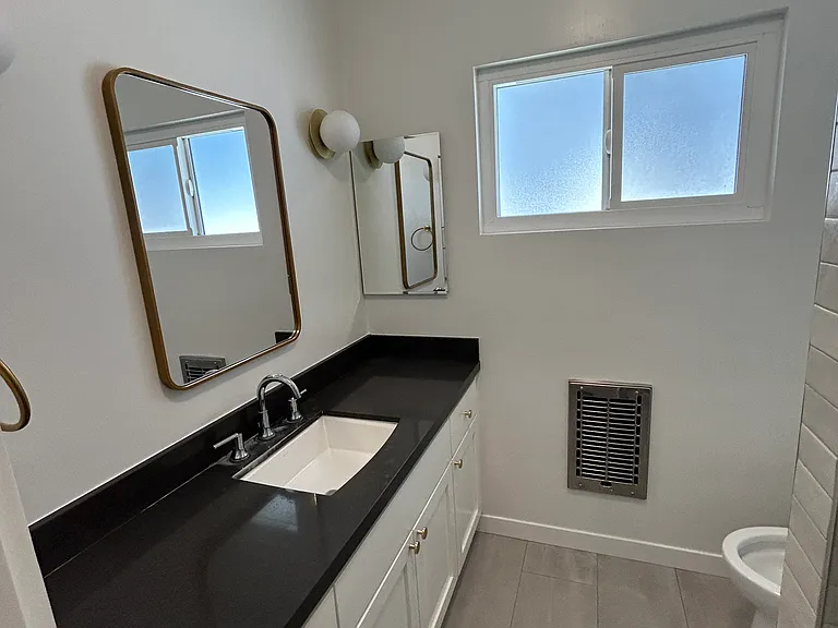 1315 N Poinsettia Pl #7 — Photo 2