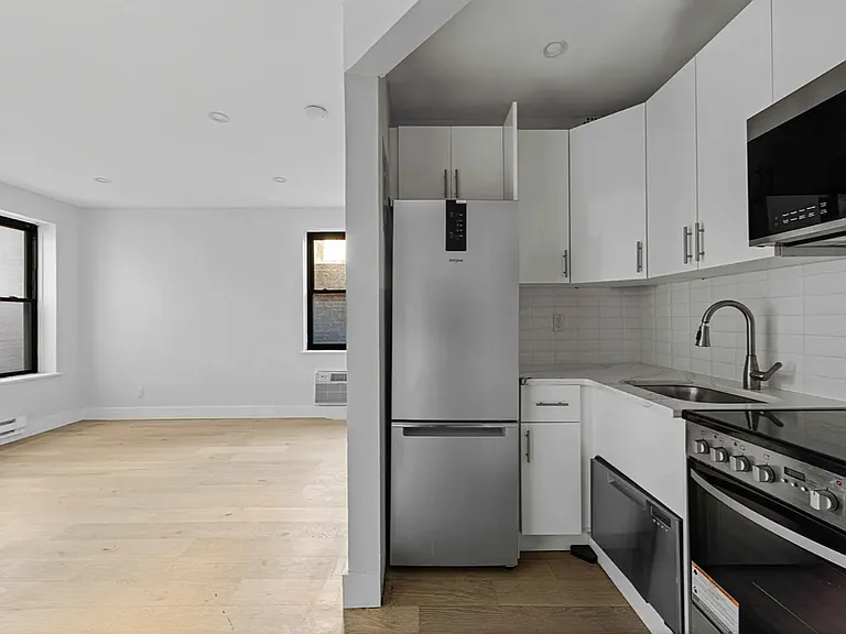 1220 Lexington Ave #4C — Photo 3