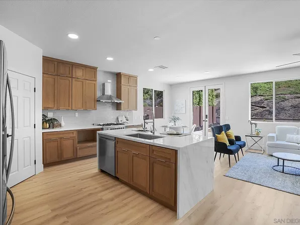 1120 Parkview Dr, Oceanside, CA 92057