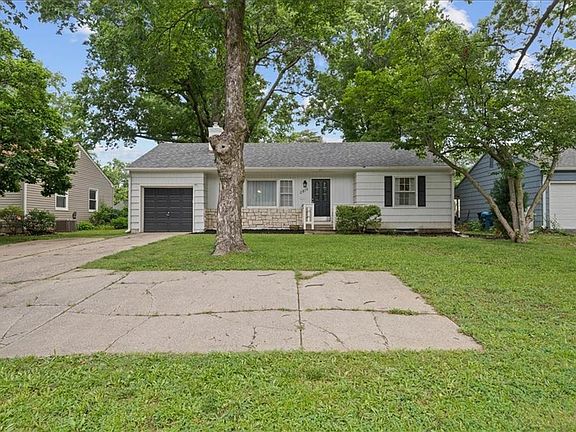 3rd image of 2816 W 75th St