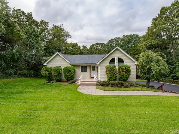 68 Chestnut Street, Mount Sinai, NY 11766