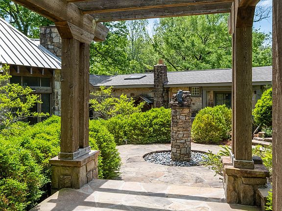 9th image of 167 Pollywood Ln