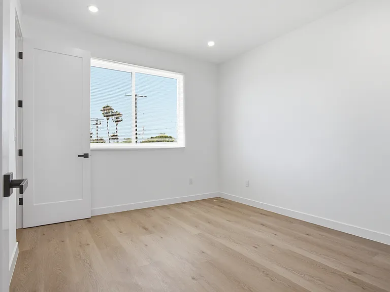 16108 Leadwell St — Photo 11