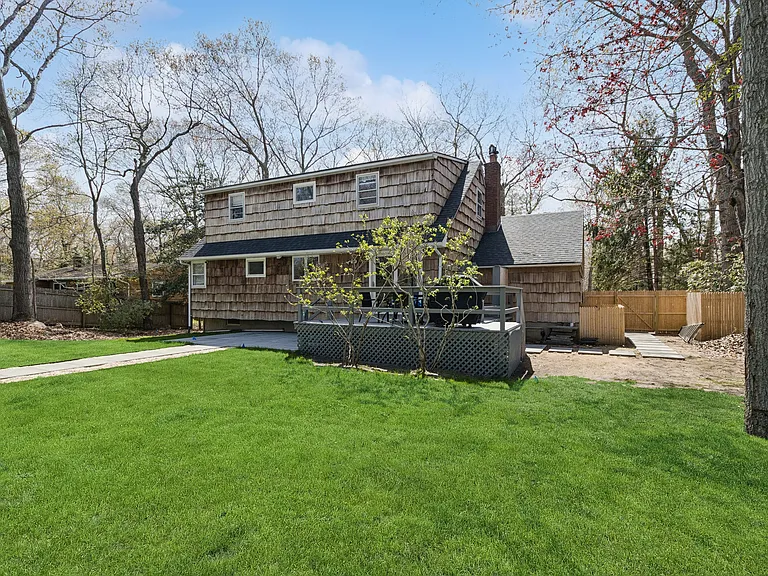 135 Pembroke Dr — Photo 7