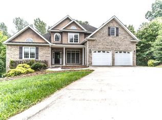 425 Ridgeview Meadows Dr, Gray, TN 37615