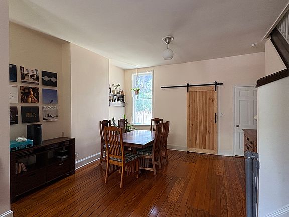 3rd image of 1113 Duke St