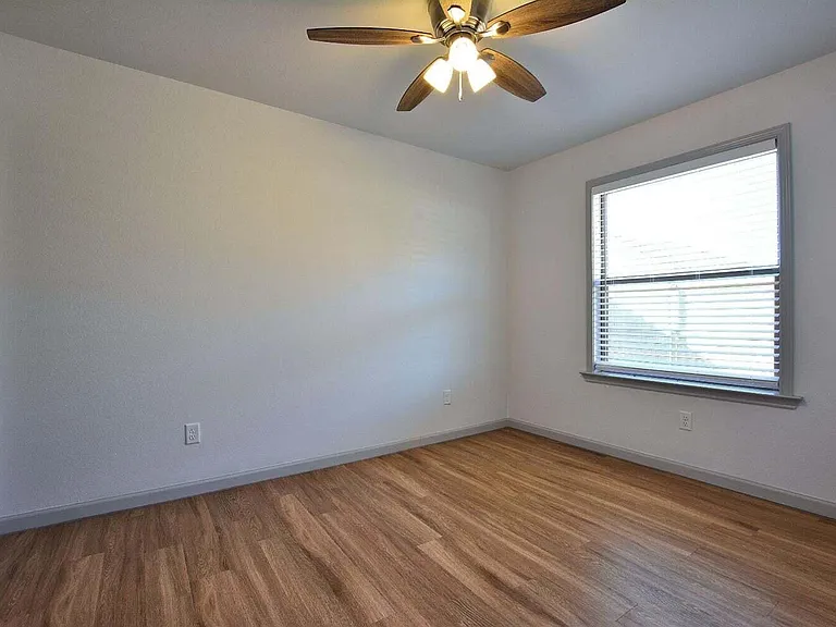 1207 N Essex Ave — Photo 15